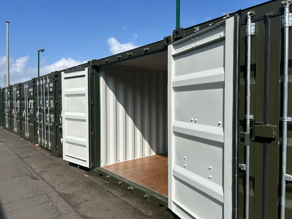 a 10 foot shipping container